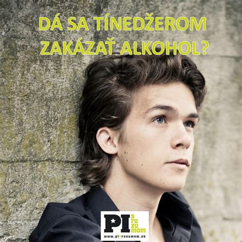 Rodič rozprávajúci sa s tínedžerom o rizikách alkoholu