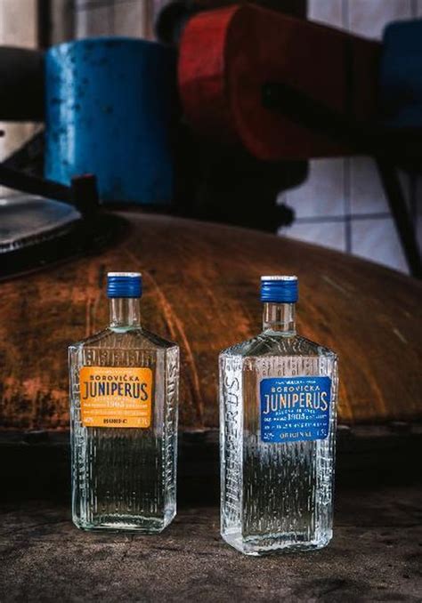 Historická fľaša borovičky Juniperus