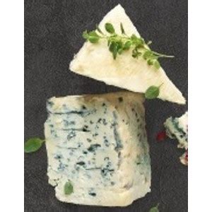 Detailný pohľad na syr Niva s modrou plesňou