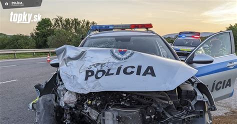 policajné auto a dopravná nehoda