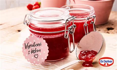 Ručne robené džemy v sklenených pohároch