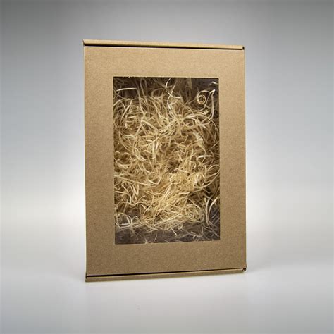 Interiér drevenej krabičky s drevitou vlnou