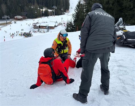 Žiaci na lyžiarskom svahu