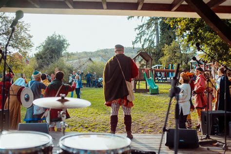 Vinohrad vo Svätom Jure s výhľadom na Malé Karpaty