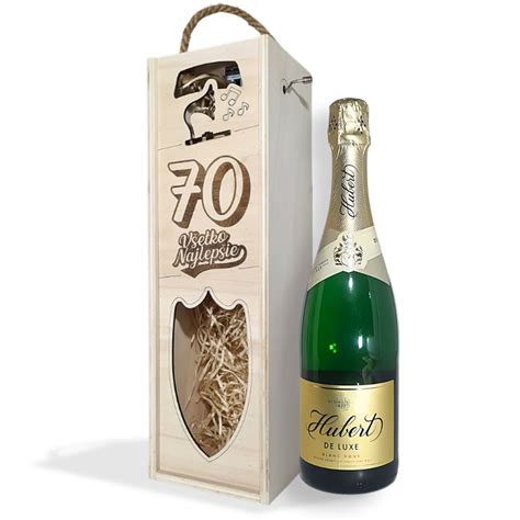 Slamovozlaté šampanské v pohári