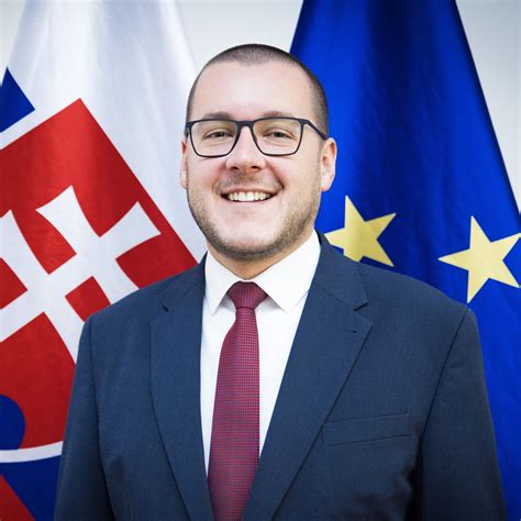 Ilustrácia cesty s rôznymi smerovníkmi, ktoré symbolizujú rôzne štádiá liečby