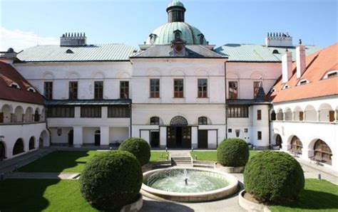 Klasicistický kaštieľ v Topoľčiankach