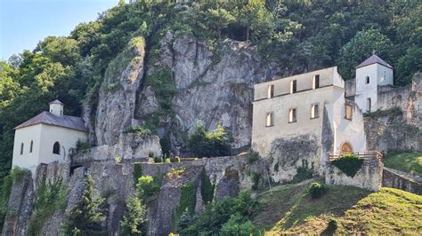 Kláštor s malým chlapcom