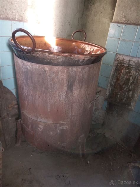 Medený kotol destilačného prístroja