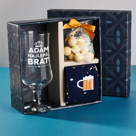 elegantná darčeková krabička s pivom a pohárom