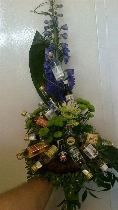 Ilustrácia fľašiek s alkoholom a obchodníka