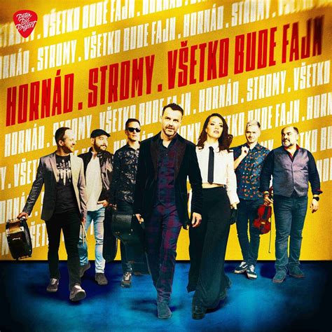 Skupina fanúšikov ide na štadión