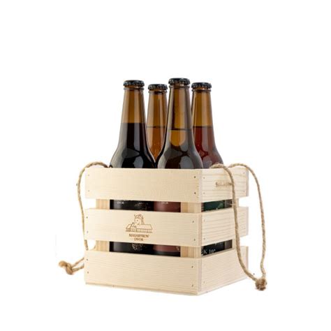 Detail dreveného nosiča na pivo s lanovou rukoväťou