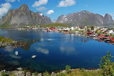 Infografika porovnávajúca pravopis 