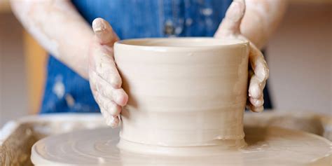 Proces výroby keramického krígeľa na točiacom kruhu