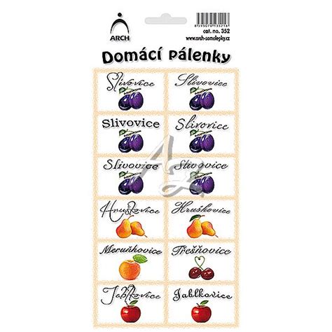 Rôzne druhy ovocnej pálenky vo fľašiach