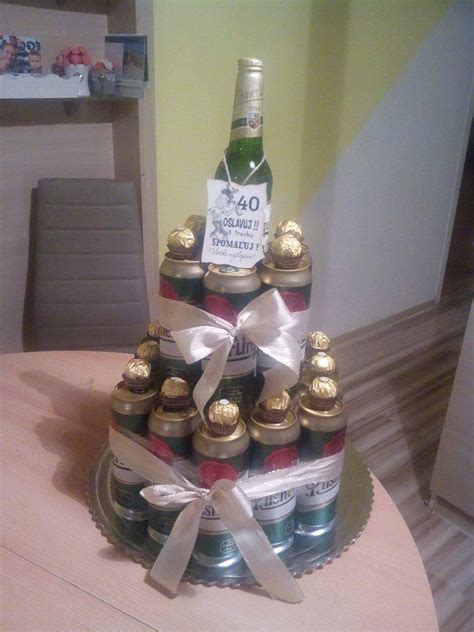 Vtipná torta z piva a sladkostí