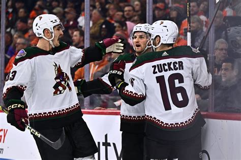 Adam Ružička v drese Arizona Coyotes