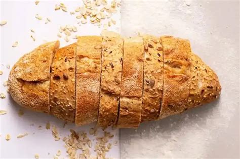 Čerstvý chlieb upečený s tmavým pivom