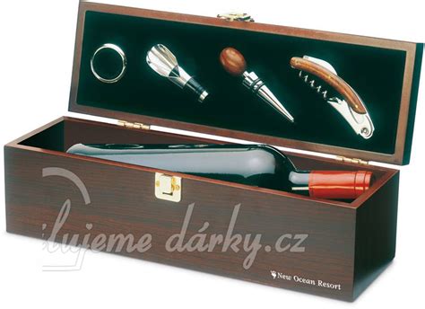 Ilustračná fotografia elegantného darčekového boxu na víno.