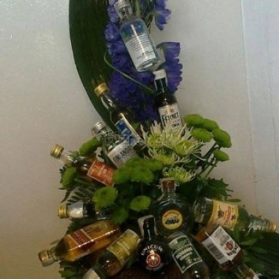 Fľaša s alkoholom zdobená vo vintage štýle