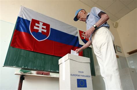 Ilustračná fotografia poslancov na rokovaní