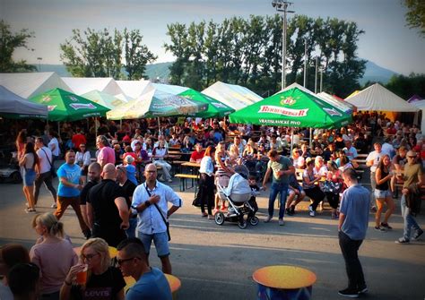 Ilustračná fotografia rôznych druhov whisky