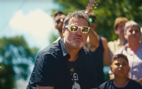 Koláž rôznych zdravotných problémov spojených s alkoholizmom