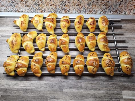 Diagram znázorňujúci rozdelenie múky na hladkú a hrubú s popisom ich vlastností v ceste na šišky