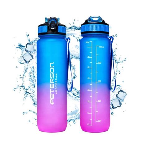 Športovec pijúci vodu z fľaše