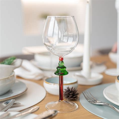 Detail vianočného pohára s motívom soba