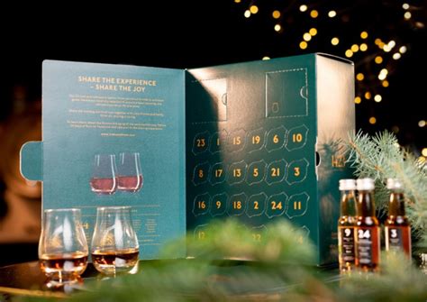 Skupina degustačných pohárikov na whisky