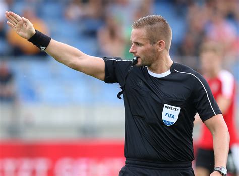 Ilustračná fotografia futbalového rozhodcu