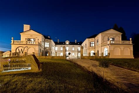 Fotografia zámku Wichterle s parkom