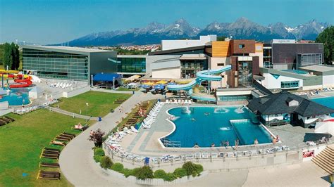 Fotografia AquaCity Poprad s horami v pozadí