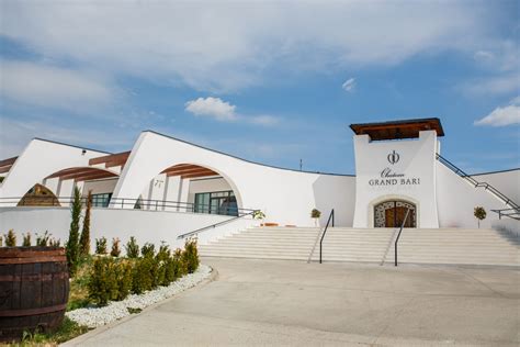 Fľaše tokajského vína Chateau Grand Bari