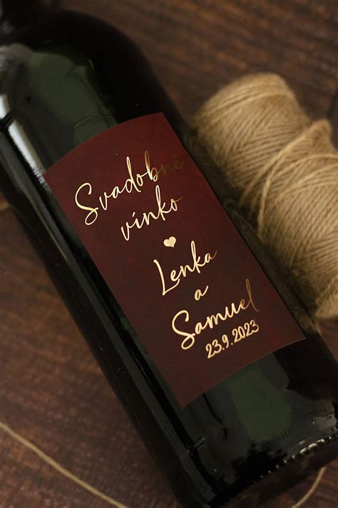 Príklady rôznych svadobných etikiet na víno a pálenku