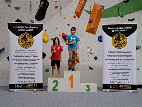 Ilustračné foto pohára s absintom