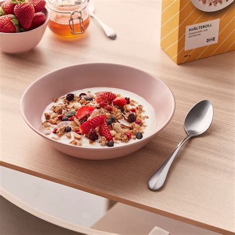 Miska s mrazenými hroznovými bobuľami