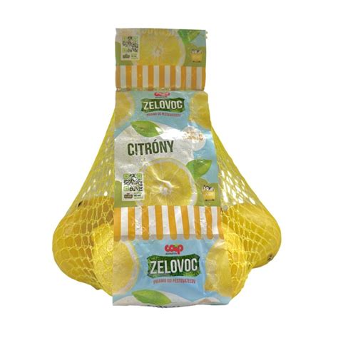 Zrelé citróny a fľaša limoncella