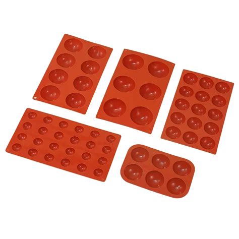 Rôzne tvary a veľkosti dekantérov