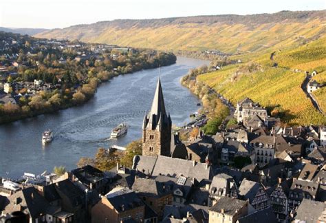 Strmé vinice na rieke Mosela