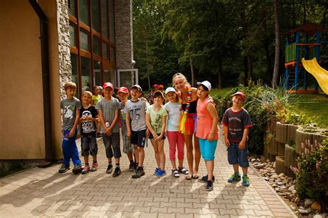 Ilustrácia osoby cvičiacej v prírode