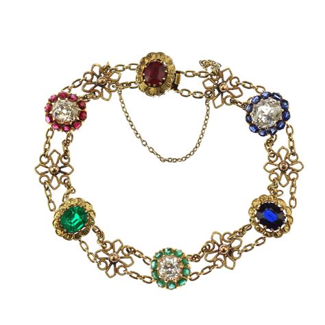 žena s drahými šperkmi