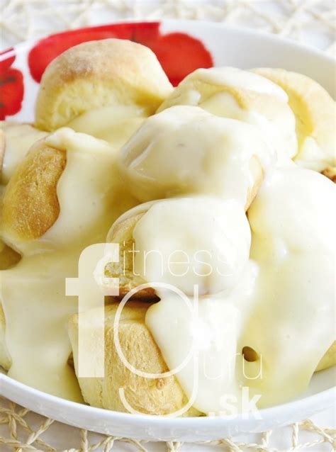 Fľaše s domácim limoncello a vanilkovým extraktom