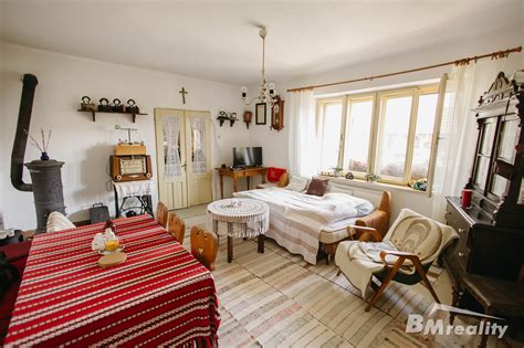 tradičný tokajský dom s vinohradom