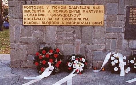 Pamätná tabuľa venovaná politickým väzňom