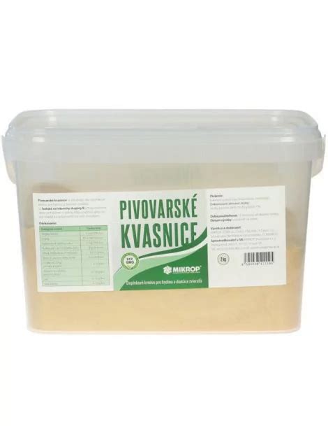 Detailný pohľad na čerstvé pivné suroviny - slad, chmeľ, kvasnice