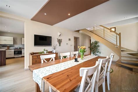 Slnečný pavilón s altánkom a záhradou