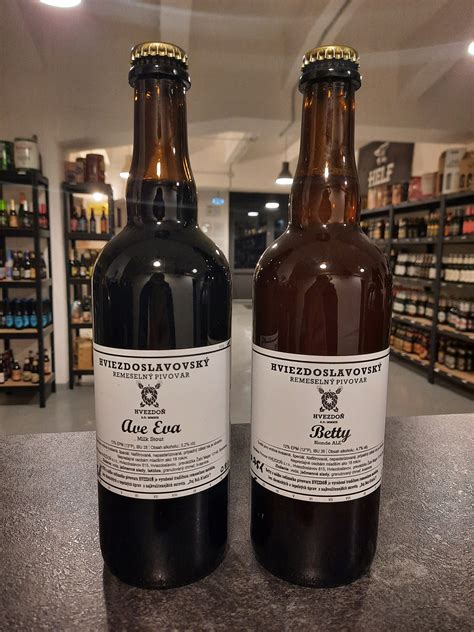 Koláž rôznych druhov piva z remeselného pivovaru